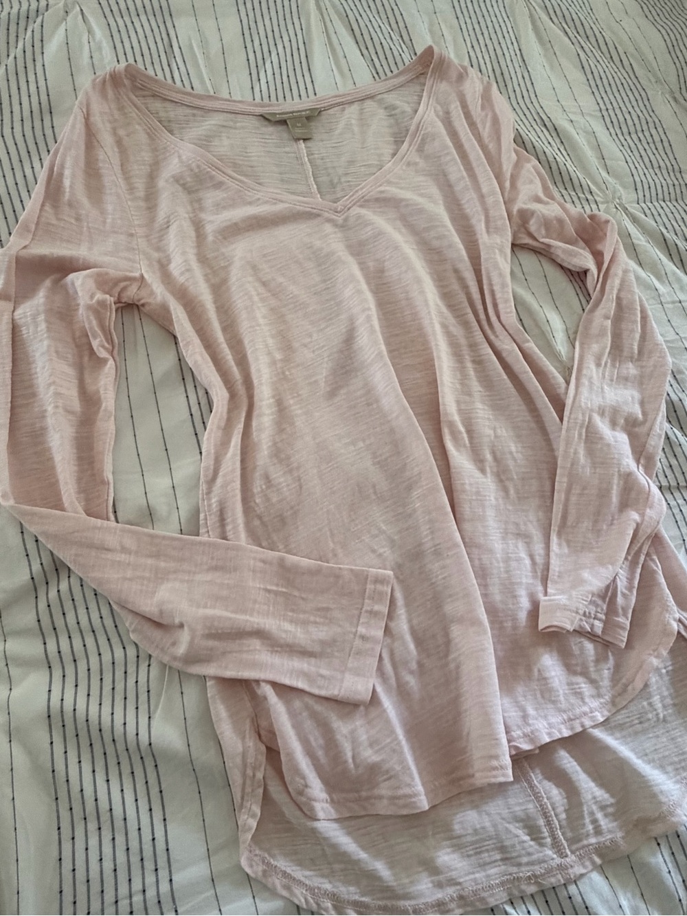 Banana Republic Pale Pink V-Neck Long Sleeve Top - Picture 3 of 8